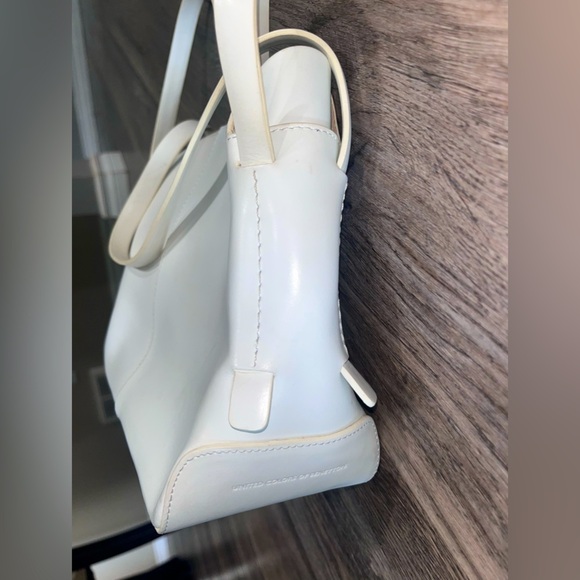 United Colors of Benetton White Leather  Shoulder Bag with Structured Design - Picture 2 of 7